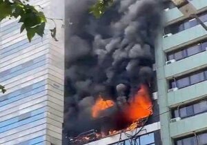آتش سوزی ساختمان ۸ طبقه در ساری