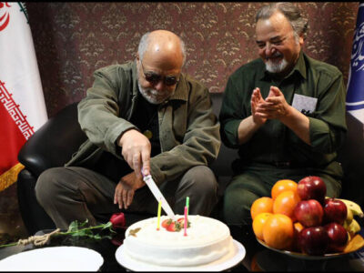 اکبر زنجانپور شمع تولد ۷۸ سالگی‌اش را فوت کرد