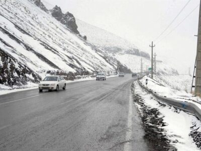 سطح برخی مقاطع محور کوهستانی شهمیرزاد یخ زده است